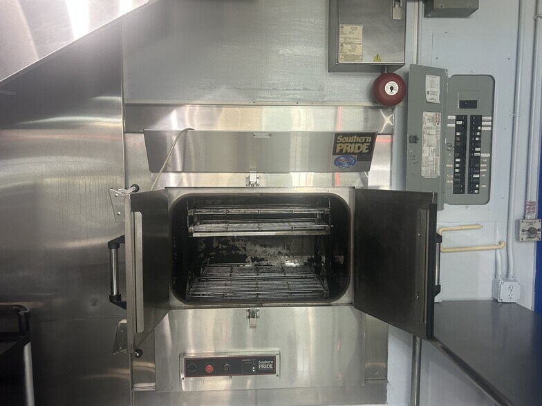 More Photos Of 413 Elm St, Welaka Freestanding For Sale