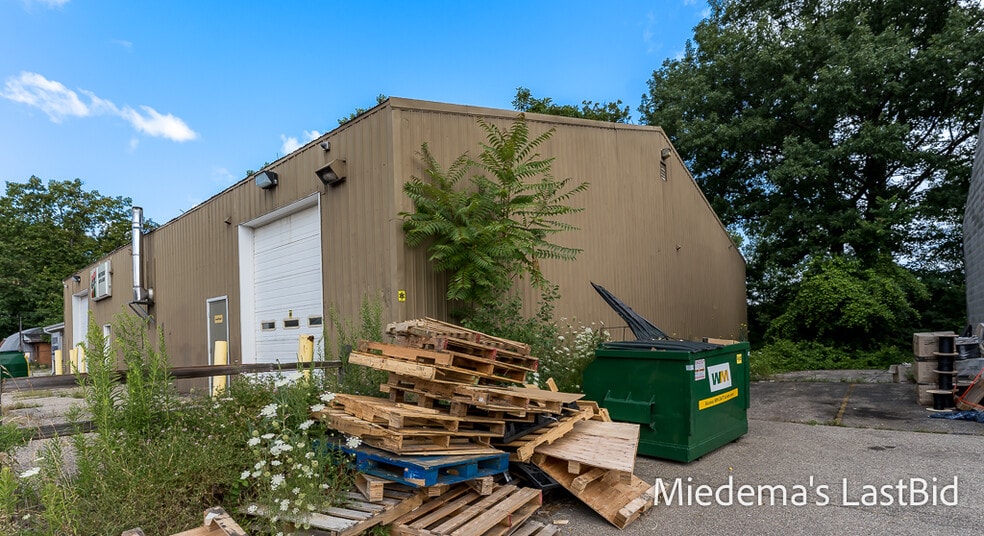 More Photos Of 409 Lentz Ct, Lansing Auto Repair For Sale