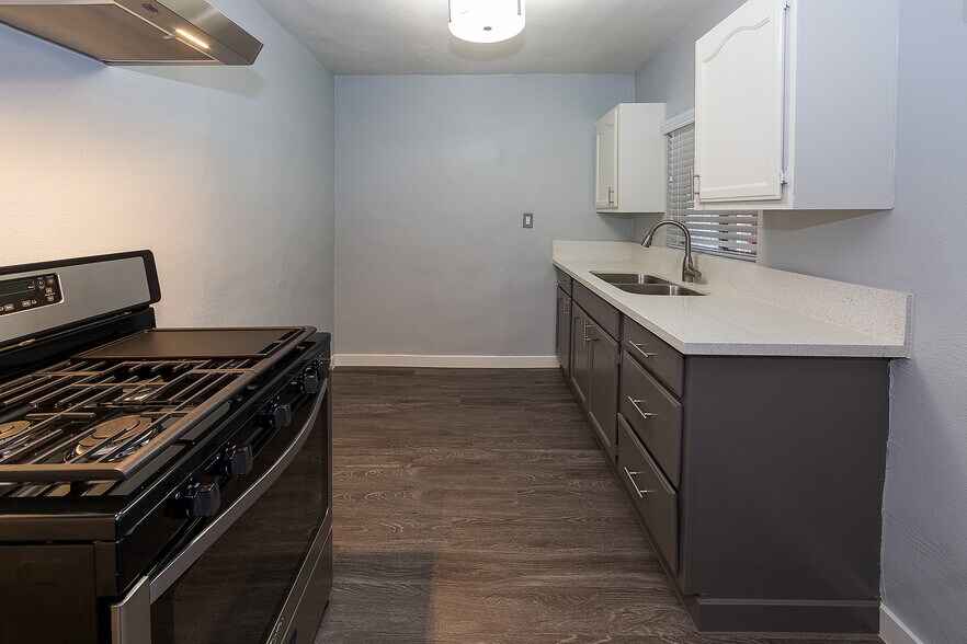 More Photos Of 1377 Warren Ave, Long Beach Apartments For Sale