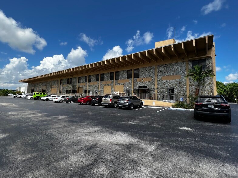 More Photos Of 6245 N Powerline Rd, Fort Lauderdale Light Distribution For Lease