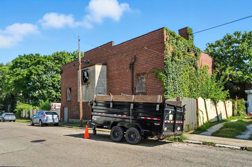 More Photos Of 6105-6117 Vine St, Cincinnati Storefront Retail Residential For Sale