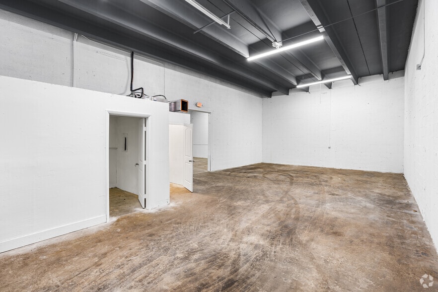More Photos Of 2099 NW 141st St, Opa Locka Warehouse For Lease