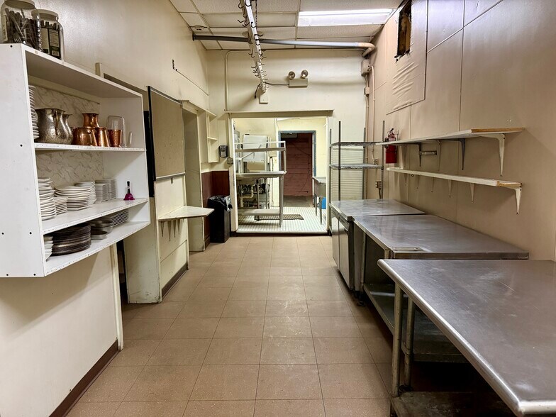 More Photos Of 33 N Washington St, Berkeley Springs Restaurant For Sale