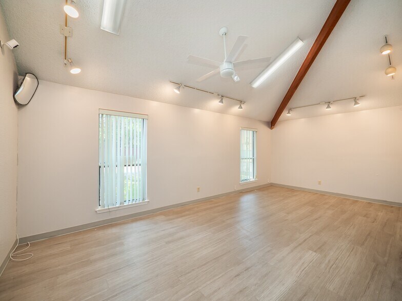 More Photos Of 4409 Menchaca Rd, Austin Medical For Sale