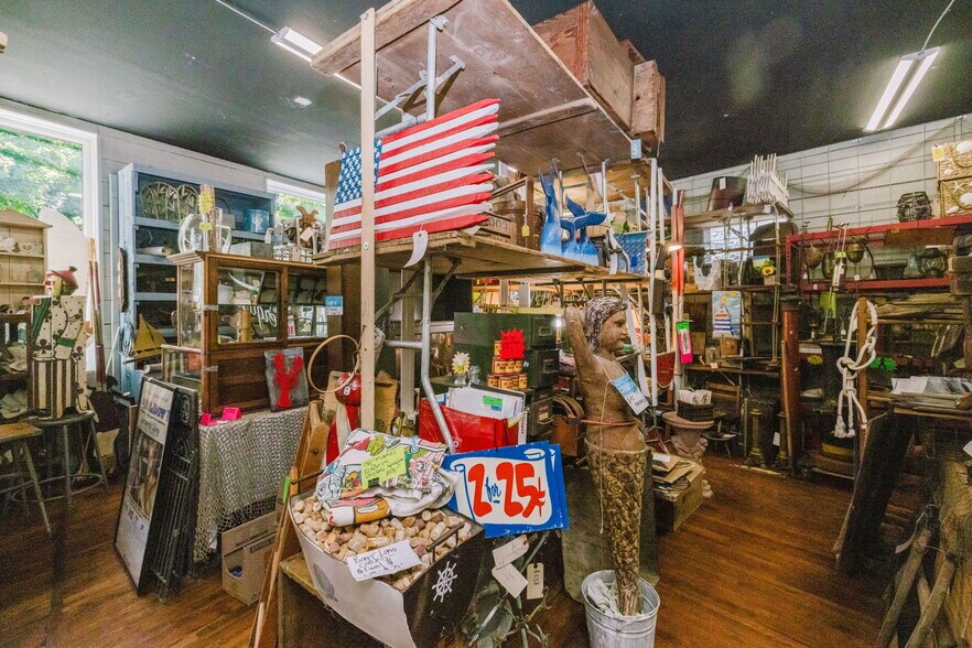 More Photos Of 1019 Main Rd, Tiverton Storefront For Sale