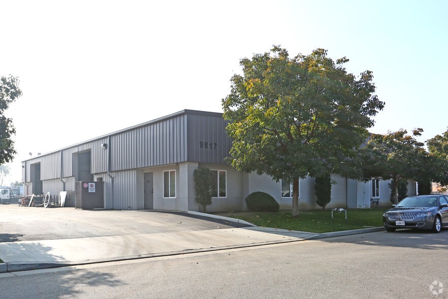 More Photos Of 9817 W Grove Ave, Visalia Warehouse For Lease