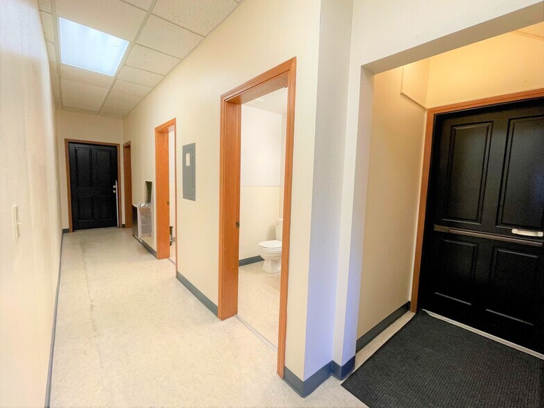 More Photos Of 18660 Sw Boones Ferry Rd, Tualatin Office For Lease