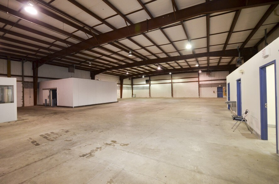 More Photos Of 180 Cuyahoga St, Akron Warehouse For Sale