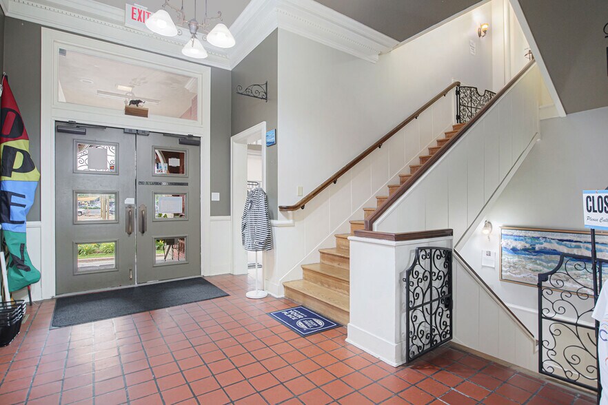 More Photos Of 356 W Western Ave, Muskegon Storefront For Sale