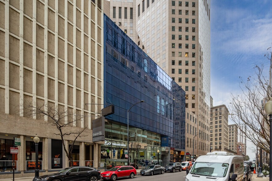 More Photos Of 100 E Walton St, Chicago Apartments For Lease