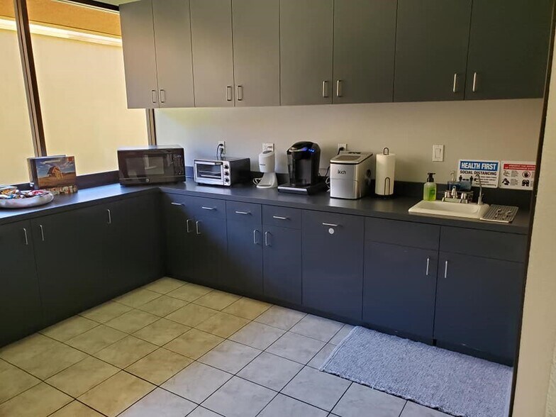 More Photos Of 301 N Rampart St, Orange Office For Sale