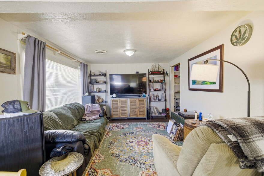 More Photos Of 1035 Madera St, Eugene Industrial For Sale