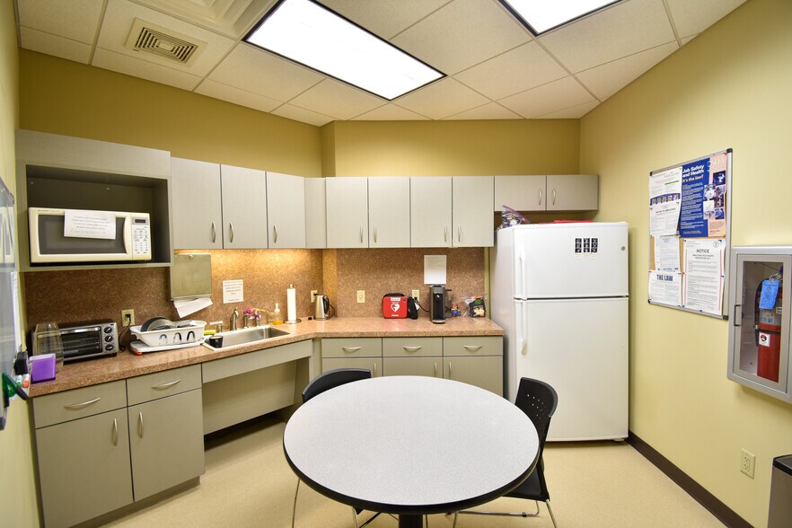 More Photos Of 2500 W William Cannon Dr, Austin Medical For Lease