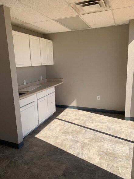 More Photos Of 5023-5025 Princeton Ave, Midland Loft Creative Space For Lease