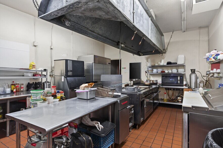 More Photos Of 974 E Main St, Santa Paula Restaurant For Sale