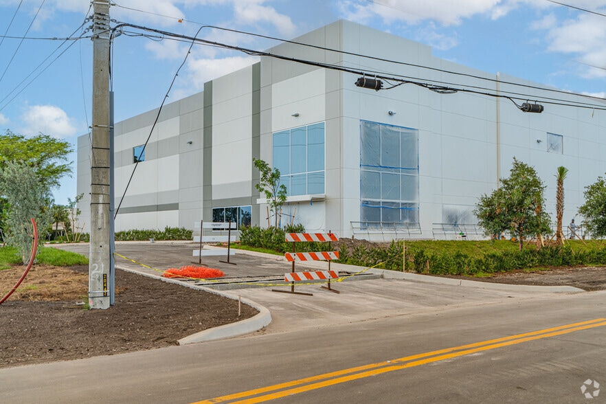 More Photos Of 3410 SW 26th Ter, Fort Lauderdale Warehouse For Lease