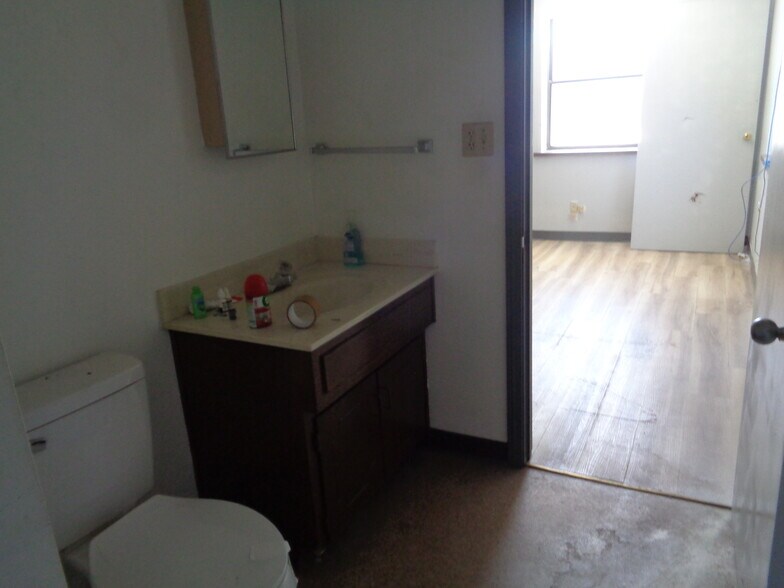 More Photos Of 3916 S Lynn Ct, Independence Medical For Lease