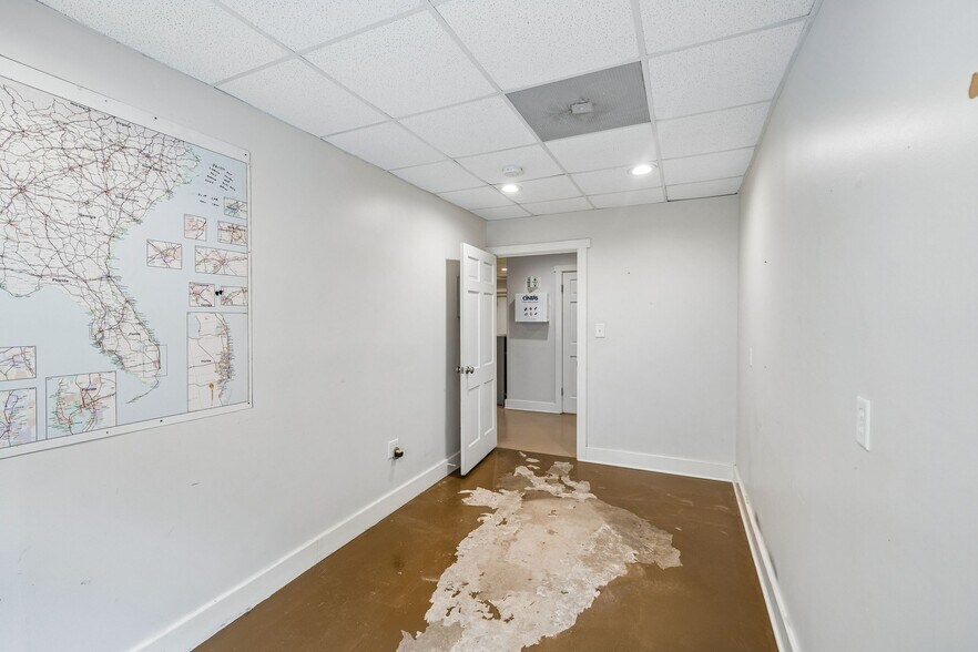 More Photos Of 1719 Signal Point Rd, Charleston Self Storage For Sale