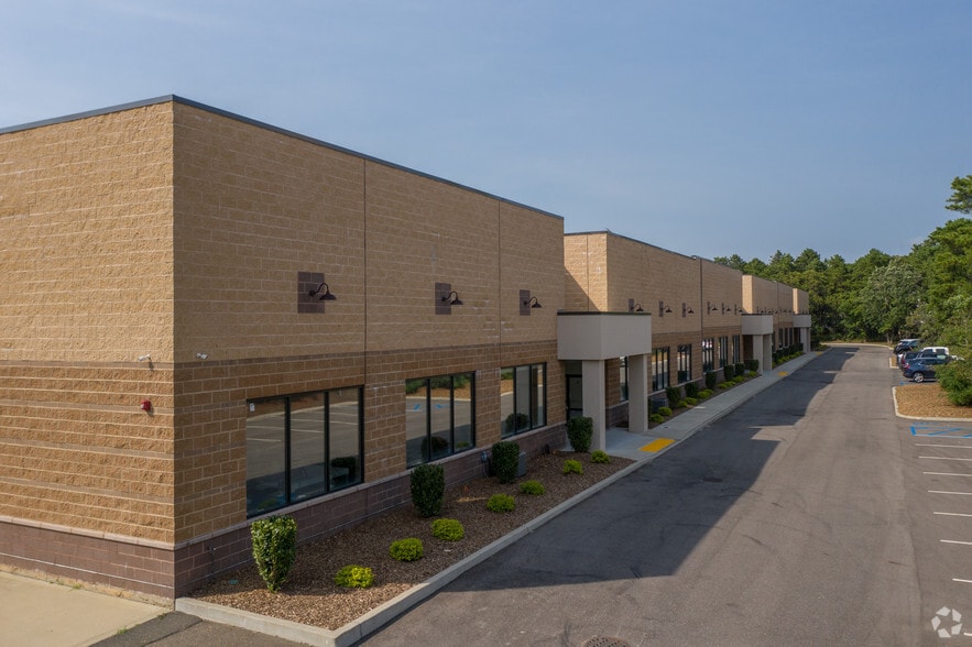 More Photos Of 78 Horseblock Rd, Yaphank Warehouse For Lease
