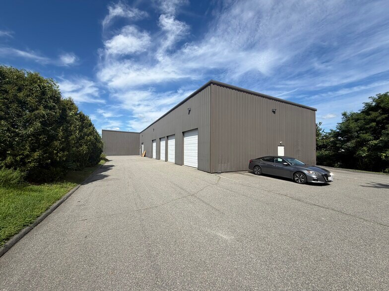 More Photos Of 325 Market St, Warren Showroom For Sale