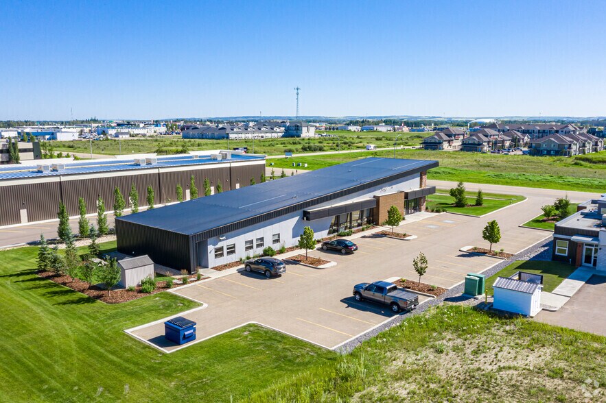 More Photos Of 518 Laura Av, Red Deer County Office For Lease
