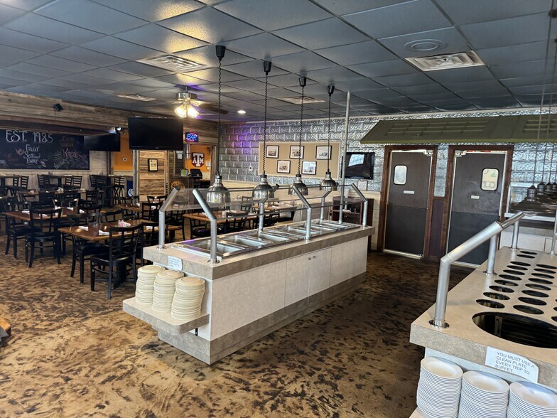 More Photos Of 701 N Crossroads, Leonard Restaurant For Sale