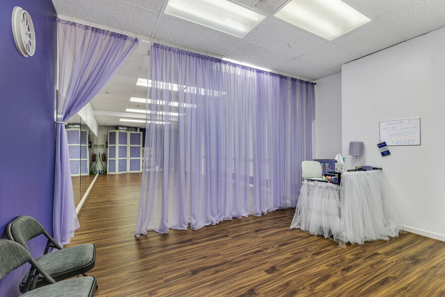 More Photos Of 1510 Stuart Rd, Cleveland Flex For Sale