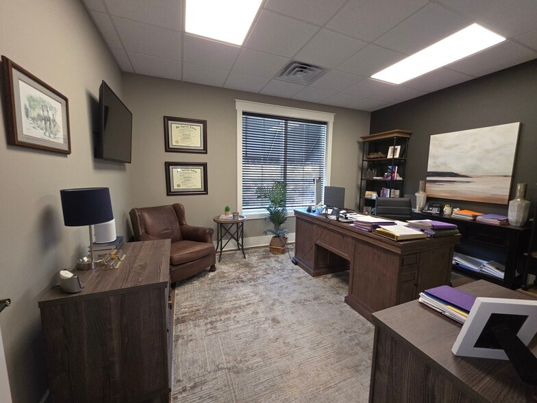 More Photos Of 158 State St, Bluffton Storefront Retail Office For Lease