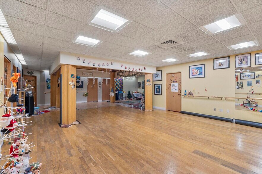 More Photos Of 1-3 Mill Pond Ln, Simsbury Office For Sale