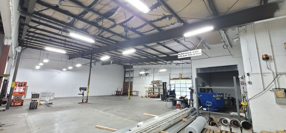 More Photos Of 5 Heritage Park, Clinton Manufacturing For Lease