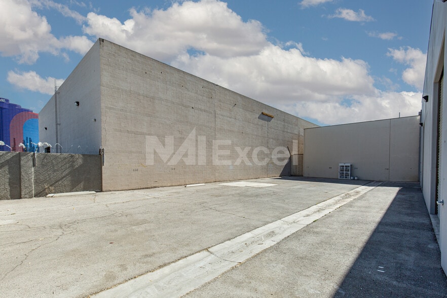 More Photos Of 3510 Cavaretta Ct, Las Vegas Warehouse For Lease