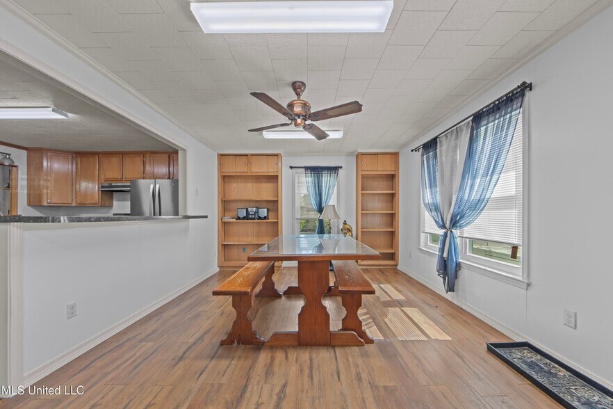 More Photos Of 2713 & 2717 15th Ave, Gulfport Light Distribution For Sale