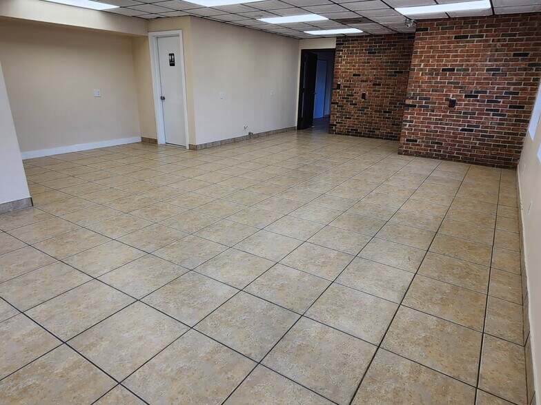 More Photos Of 890 SW 69th Ave, Miami Warehouse For Lease