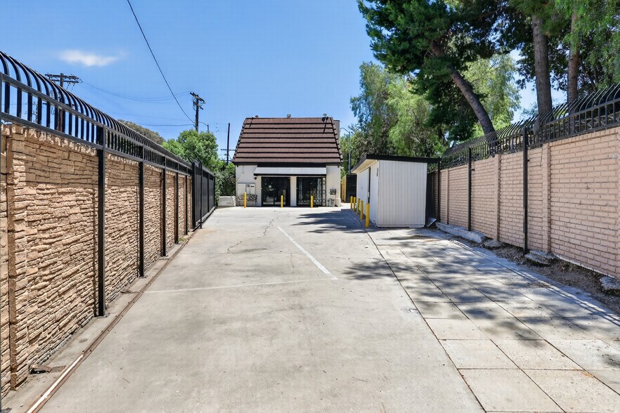 More Photos Of 4925 Sepulveda Blvd, Sherman Oaks Office For Sale