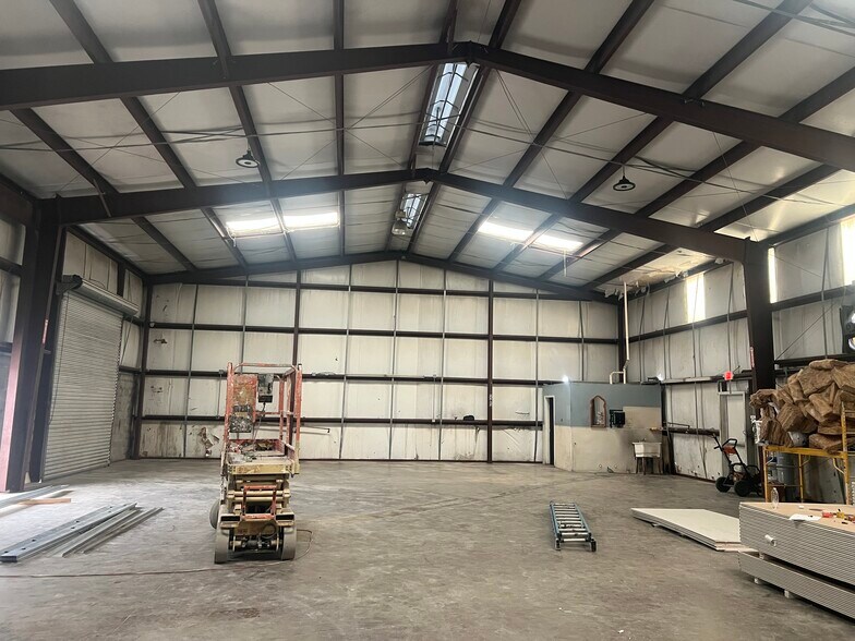 More Photos Of 4005 Osage St, Houston Warehouse For Lease