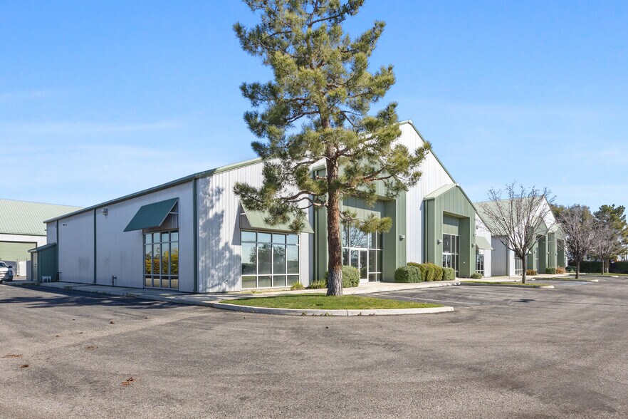 More Photos Of 4425 E Brundage Ln, Bakersfield Unknown For Lease