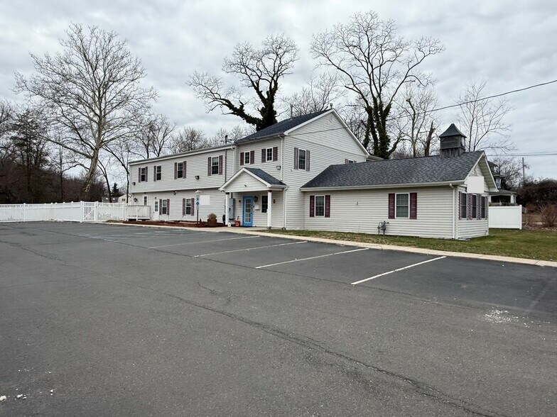 More Photos Of 24 Cherry Tree Farm Rd, Middletown Daycare Center For Sale