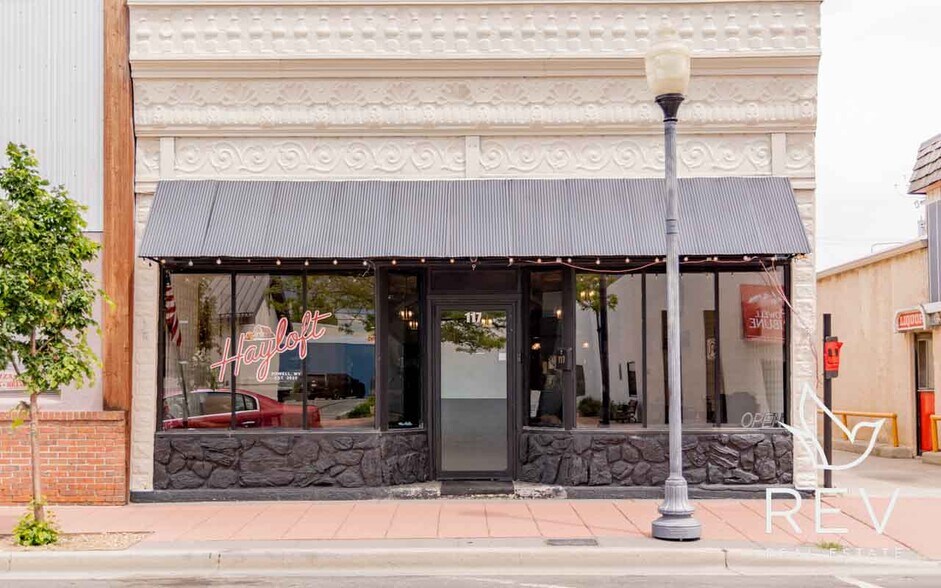 Primary Photo Of 117 S Bent St, Powell General Retail For Sale