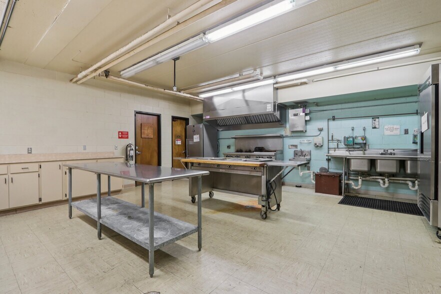 More Photos Of 1645 N 25th St, Milwaukee Office For Sale