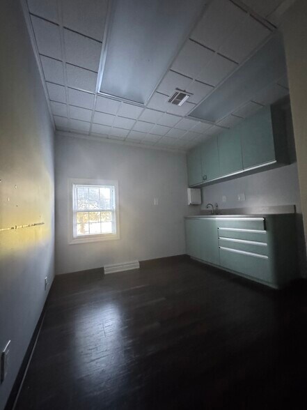 More Photos Of 200 E Main St, Smithtown Office For Lease