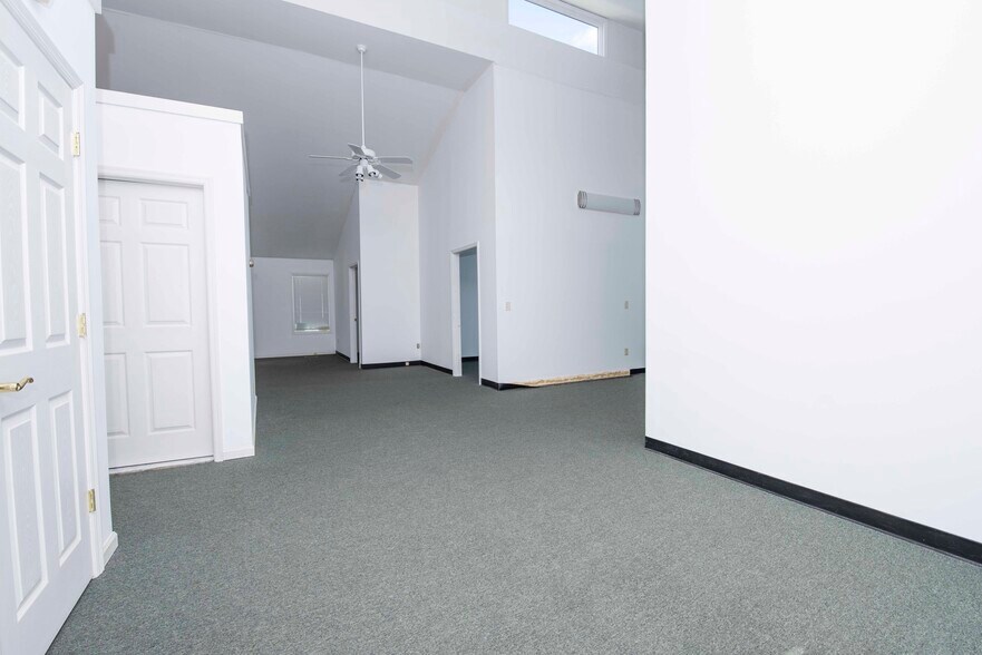 More Photos Of 17-19 S Main St, Manville Loft Creative Space For Sale