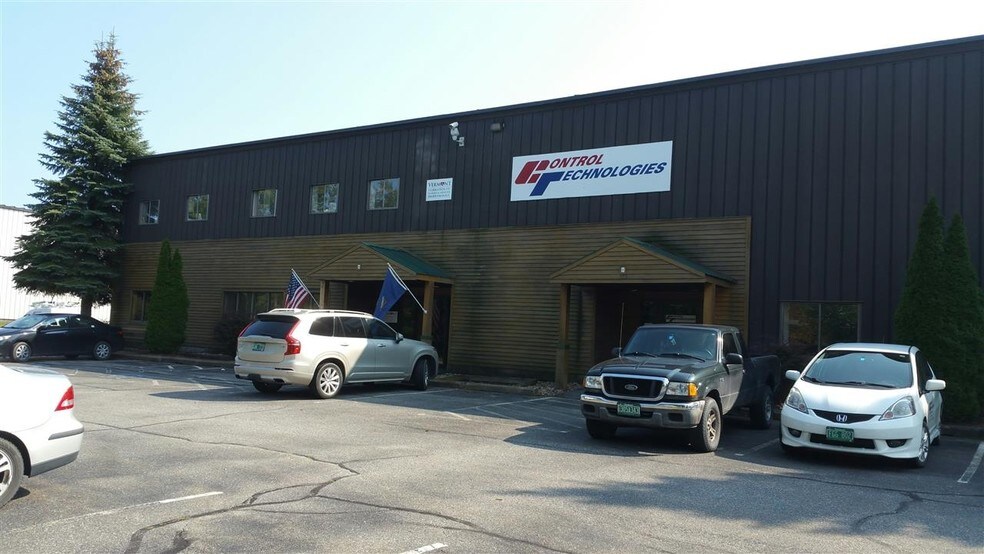 More Photos Of 121-127 Park Ave, Williston Office For Lease