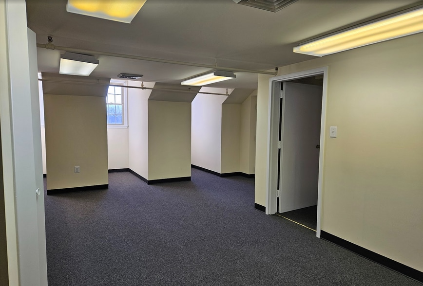 More Photos Of 100-122 E Broad St, Falls Church Office For Sale