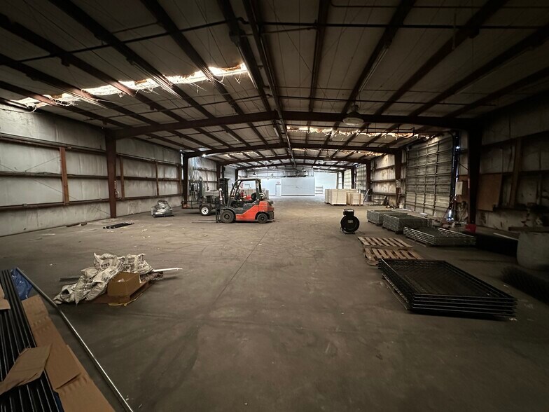 More Photos Of 4151 118th Ave N, Clearwater Warehouse For Lease