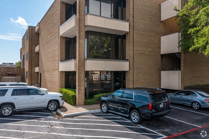 More Photos Of 3530 Forest Ln, Dallas Office For Lease
