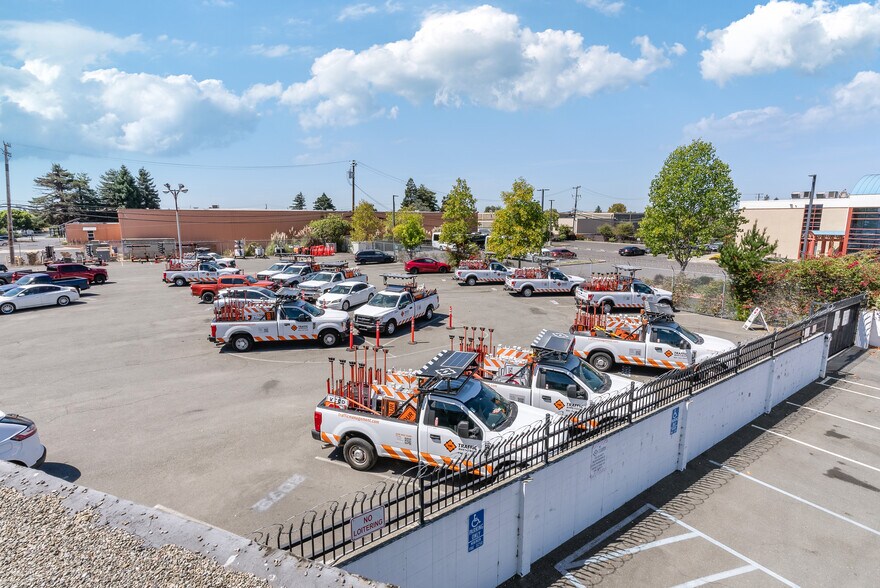 More Photos Of 8399 Edgewater Dr, Oakland Warehouse For Lease