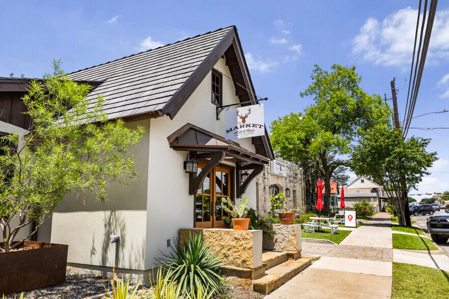 More Photos Of 425 E Main St, Fredericksburg Restaurant For Sale