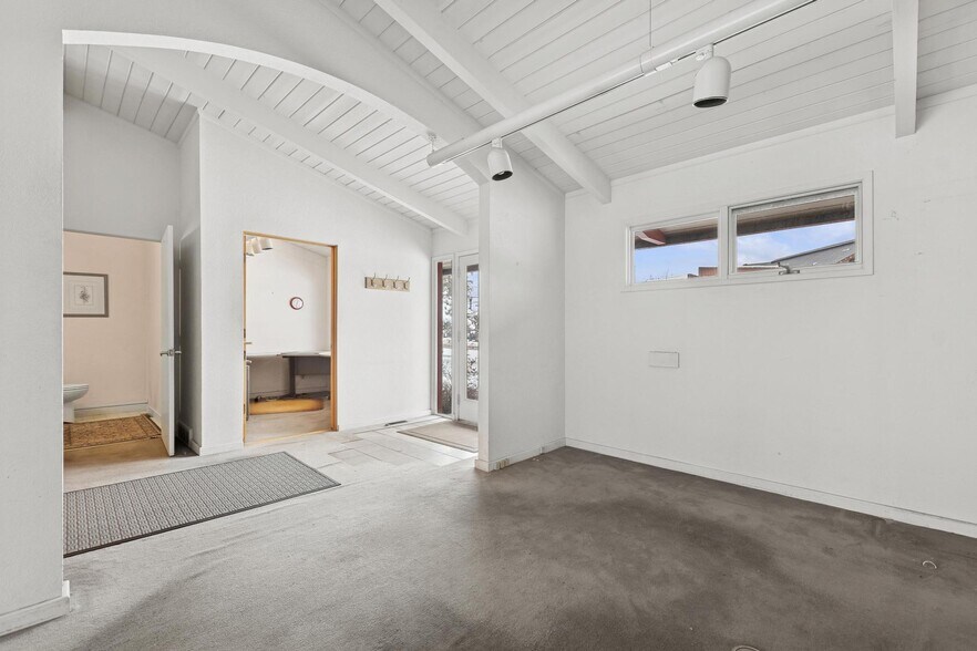 More Photos Of 327 Spokane Ave, Whitefish Flex For Sale