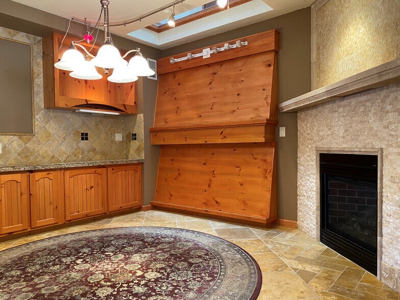 More Photos Of 173 Frontage Rd, South Fork Freestanding For Lease