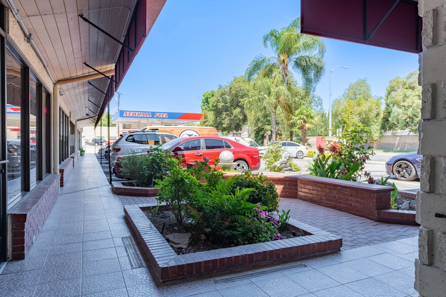 More Photos Of 23942-23945 Lyons Ave, Santa Clarita Storefront Retail Office For Lease